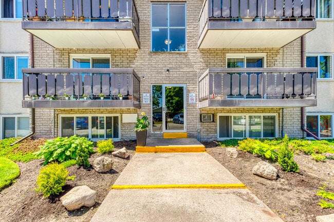 Building Photo - Lakeside Gardens Apartments