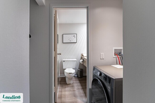 Building Photo - 1362 Passenger St