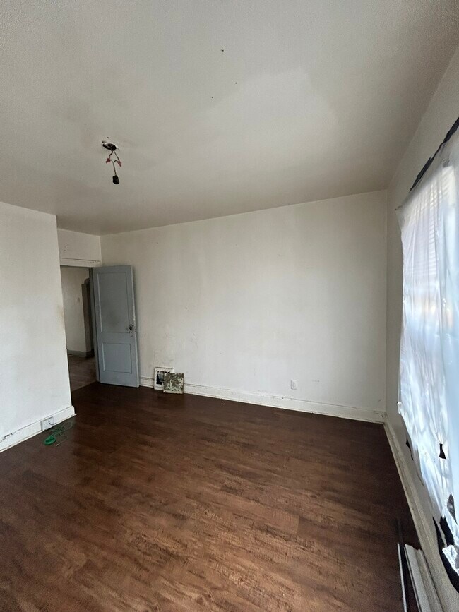 Foto del edificio - 5515 Alcott Ave