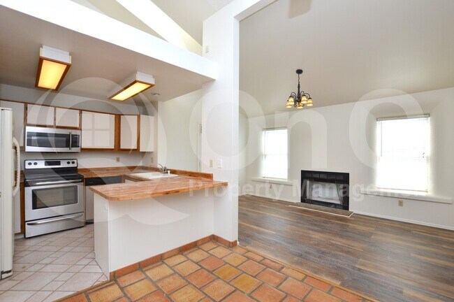 Building Photo - 1559 E Drake Dr