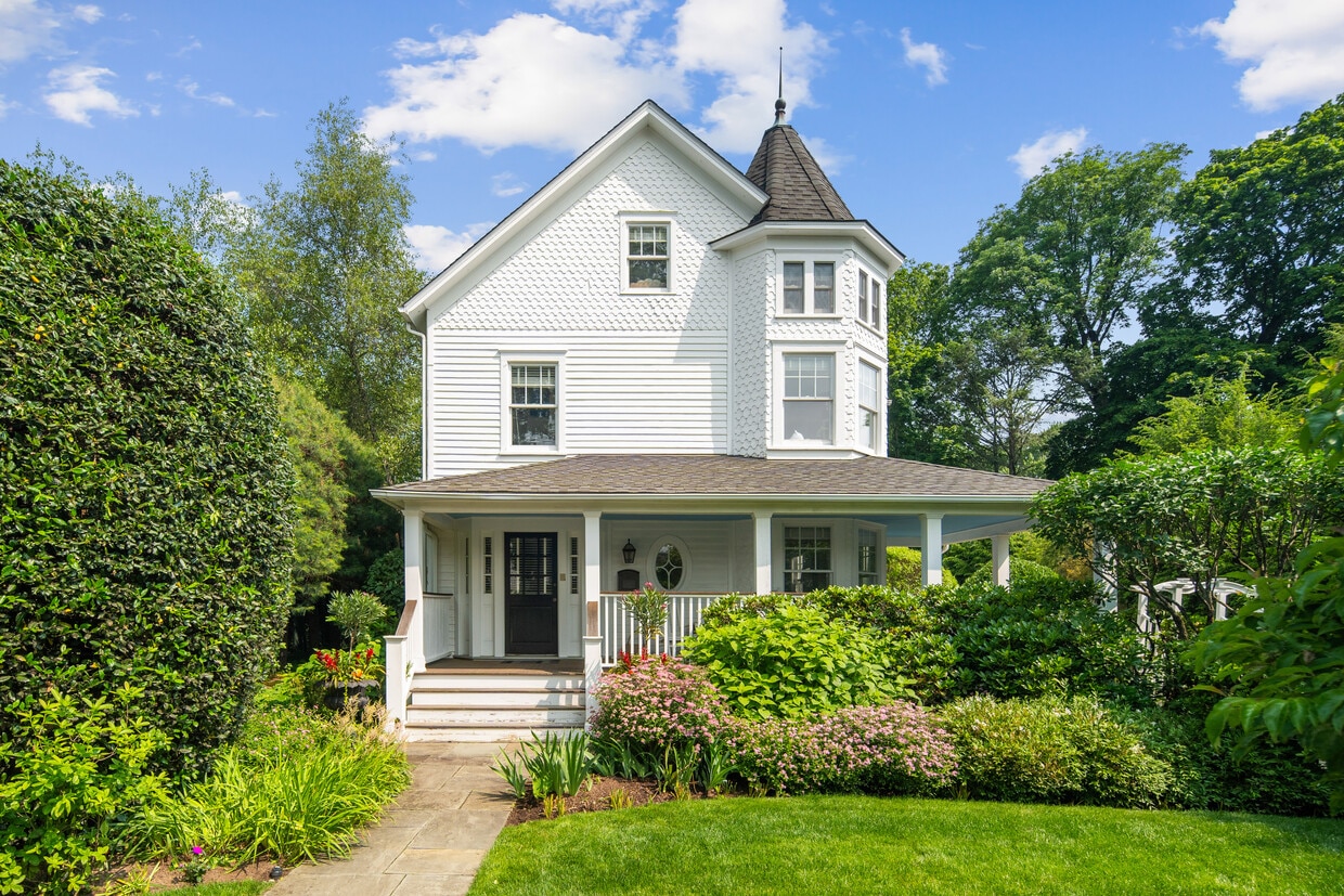 Primary Photo - 19 Mead St
