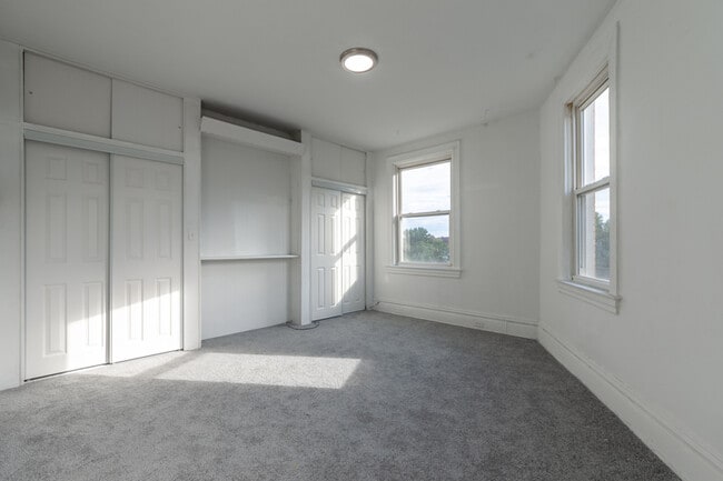 Building Photo - 4913 Yew St
