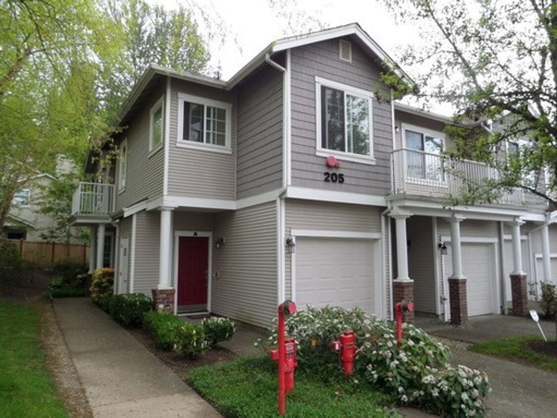 Primary Photo - Super Nice 2-Bedroom Townhouse w/Attached ...