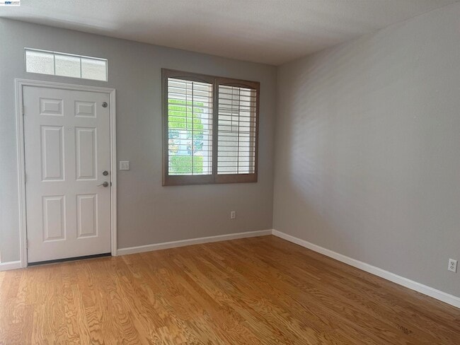 Building Photo - 3162 Golden Crest Common