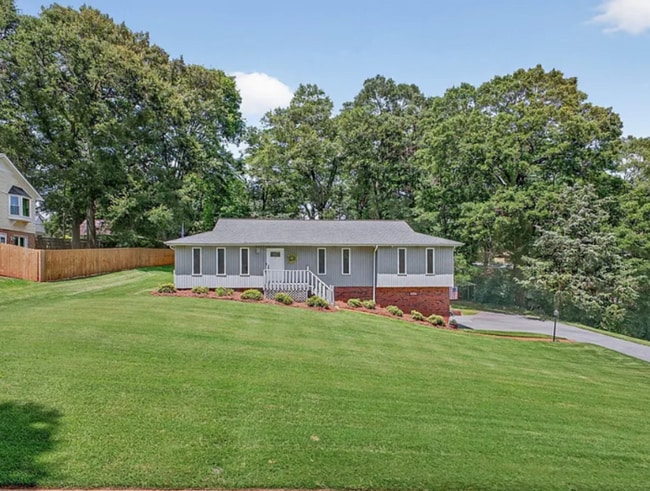 Photo - 306 Verner Dr House