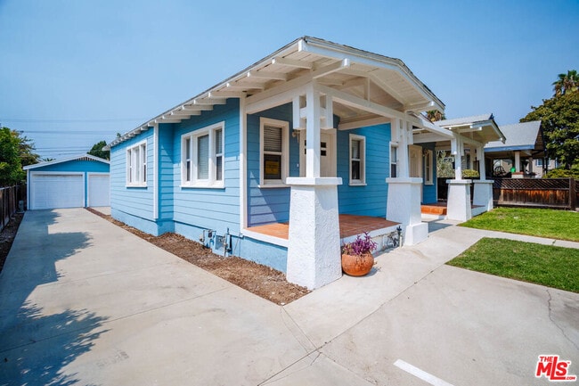 Building Photo - 1131 N Sierra Bonita Ave