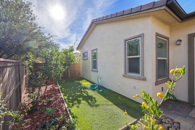 Building Photo - 8137 Auberge Cir