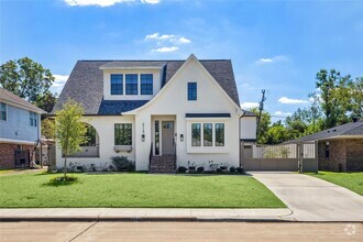 Building Photo - 3115 Castlewood St
