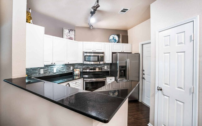 Building Photo - 4400 West University Boulevard Apt #C211, ...