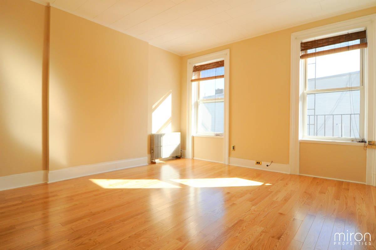 Building Photo - 138 Meserole Ave