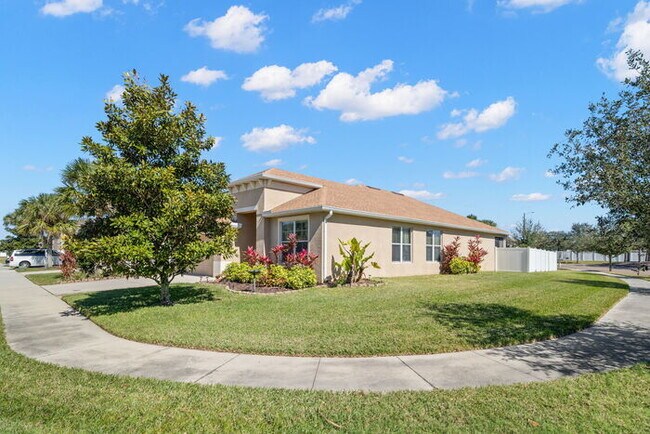 Foto del edificio - Beautiful Home For Rent in Brandon!