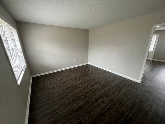 Building Photo - 1319 Mary Jane Ave