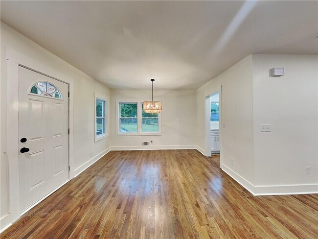 Building Photo - 108 Burbank Dr NW