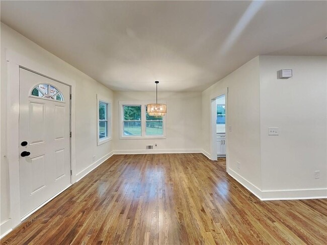 Foto del edificio - 108 Burbank Dr NW