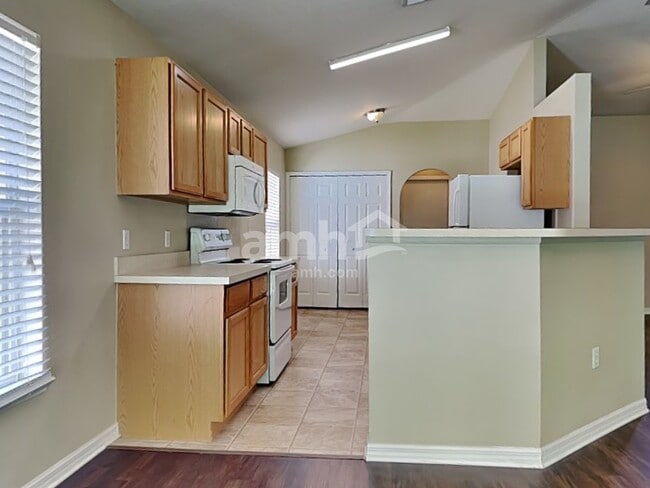 Foto del edificio - 3245 Helmel Ct