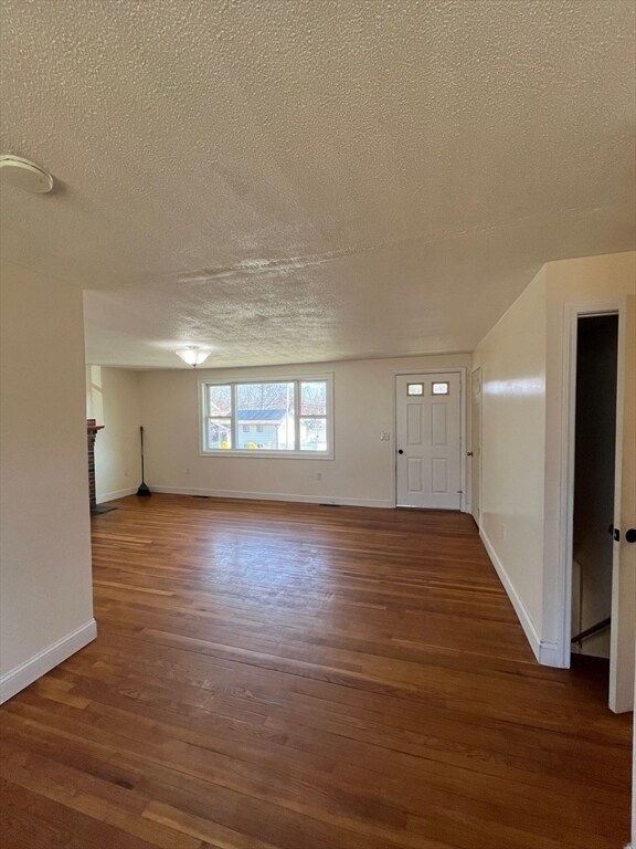 Foto del edificio - 9 Trinity Dr