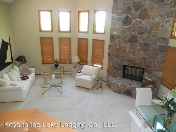 Foto del edificio - 1034 Country Club Dr