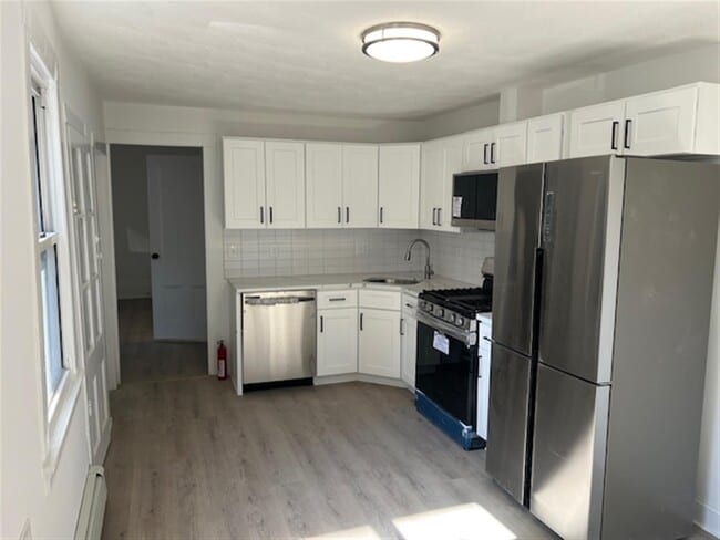 Building Photo - 8 6th St