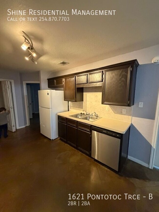Building Photo - 1621 Pontotoc Trce