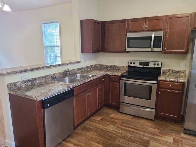 Building Photo - 2 bedroom, 2.5 bath unfurnished townhouse in Holly Ridge - Beacon Woods Community