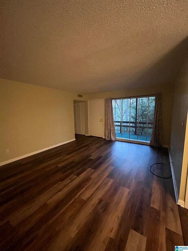 Foto del edificio - 3101 Lorna Rd