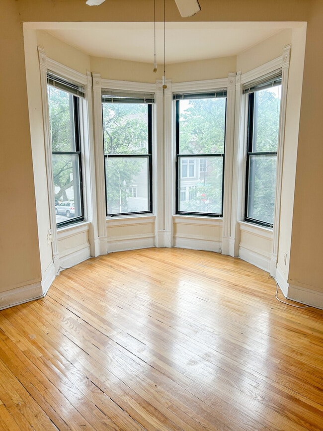Building Photo - 703 W Willow St