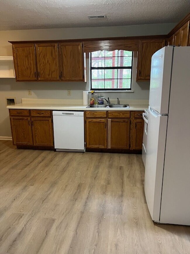 Foto del edificio - NEWLY REMODELED APARTMENT