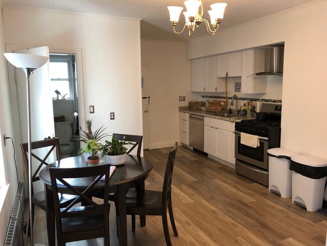 Building Photo - 154 Webster Ave