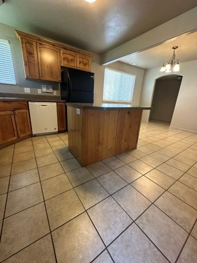 Foto del edificio - June Move-In Special: Two Weeks Rent Free!...