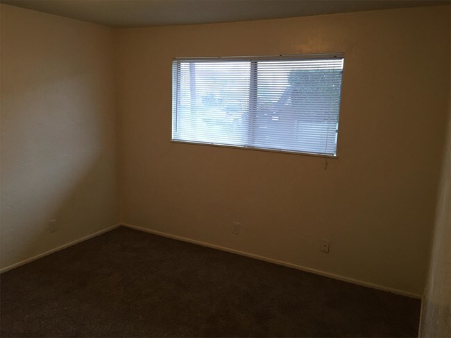 Building Photo - 807 Bennett Ave