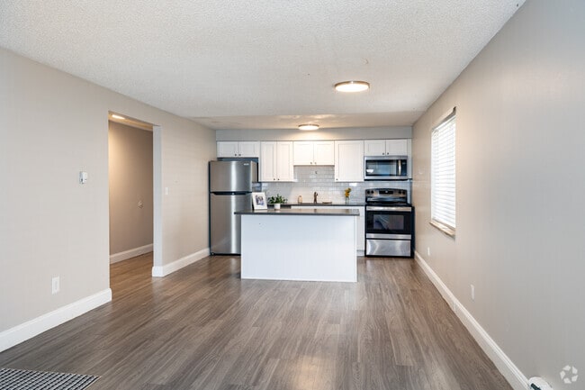 1BR, 1BA - 696SF - Living Room / Kitchen - The Loop at Lamar Station