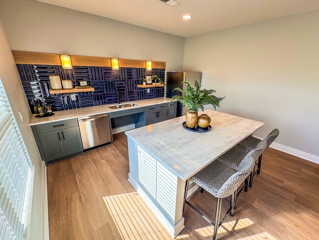 Building Photo - Addison Grove