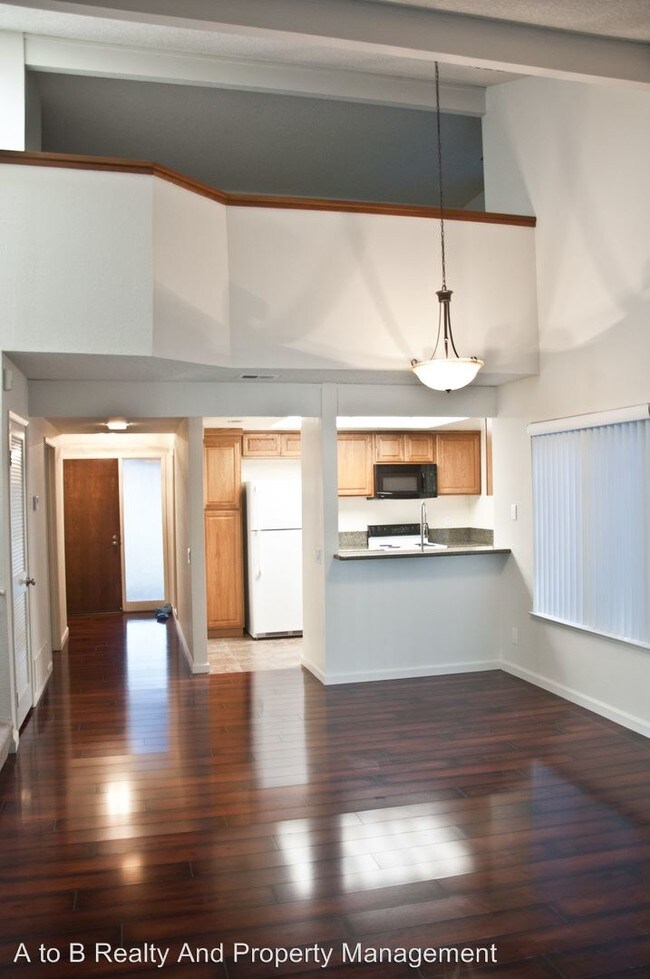 Building Photo - 4887 Lago Vista Cir