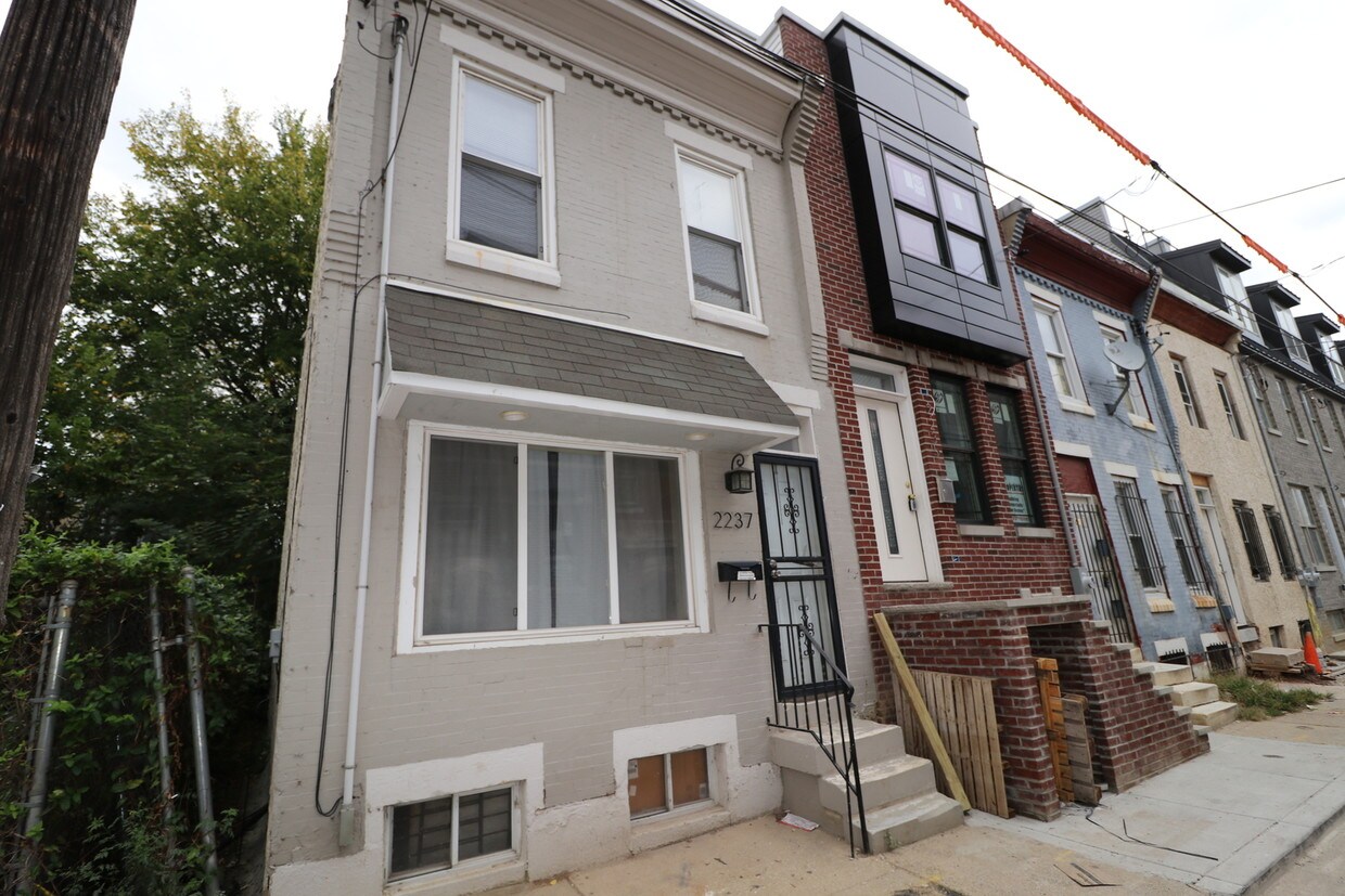 Primary Photo - 2237 Wilder St