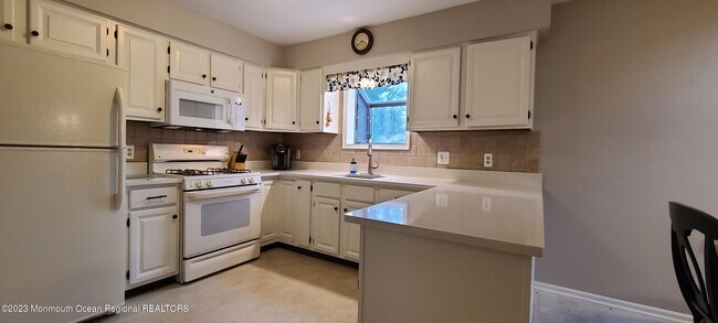 Building Photo - 16 Linden Ct