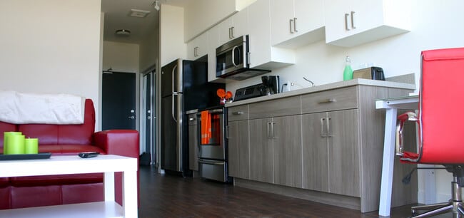 Building Photo - 1415 Summit Dr