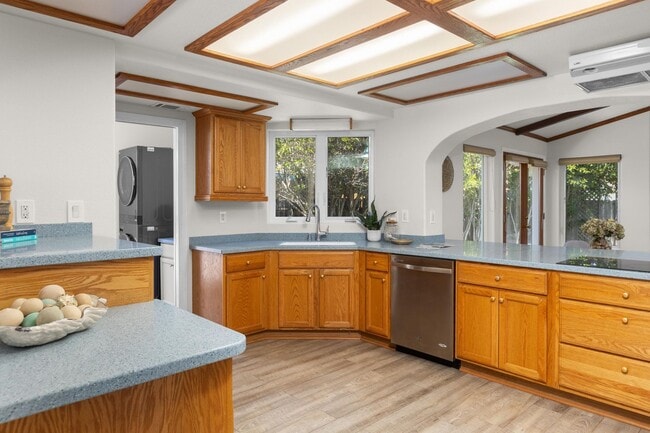 Building Photo - Desirable Shell Beach Home - A few houses ...