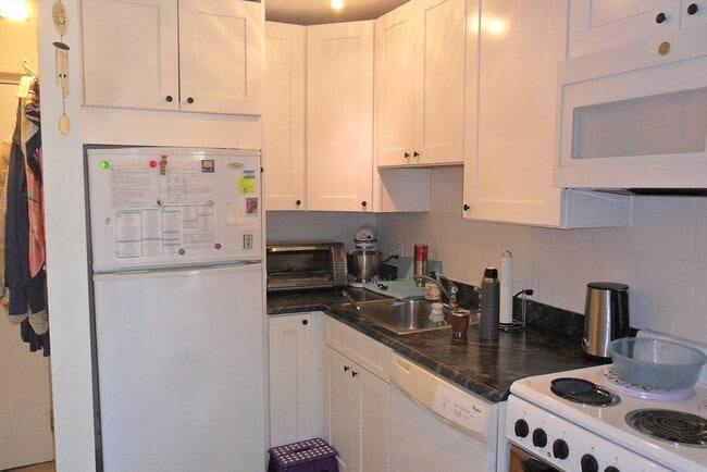 Foto del edificio - 46 Cochituate Rd