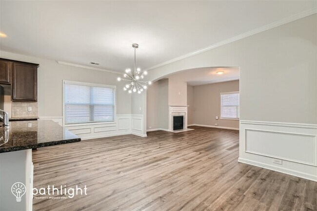 Foto del edificio - 3919 King Fisher Dr