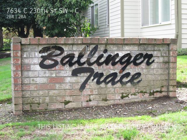 Building Photo - Townhouse unit 2 br. 1.5 bath with one car...