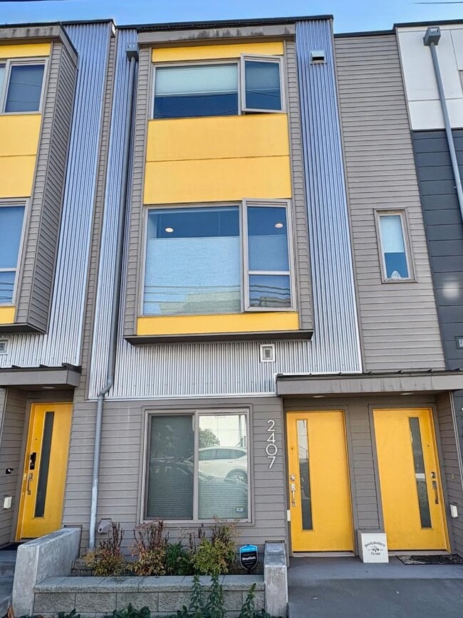 Photo - 2407 S Holgate St Townhome