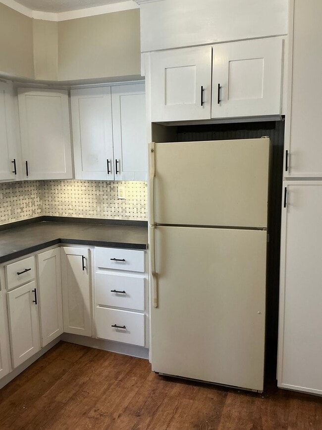 Building Photo - 167 S Main St