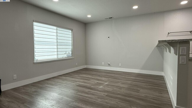 Building Photo - 338 Orchard Ave