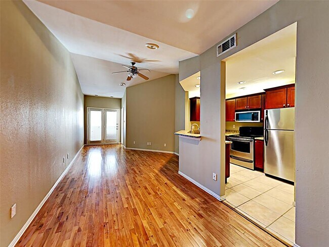 Foto del edificio - 4104 N Hall St
