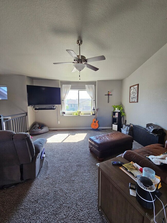 Foto del edificio - 3 BED | 3 BATH | SPLIT FOYER HOME | GARAGE