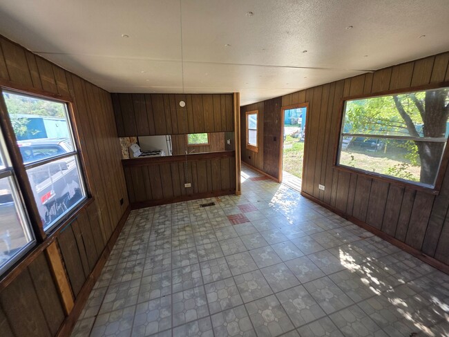 Building Photo - PINEHILLS MOBILE CT