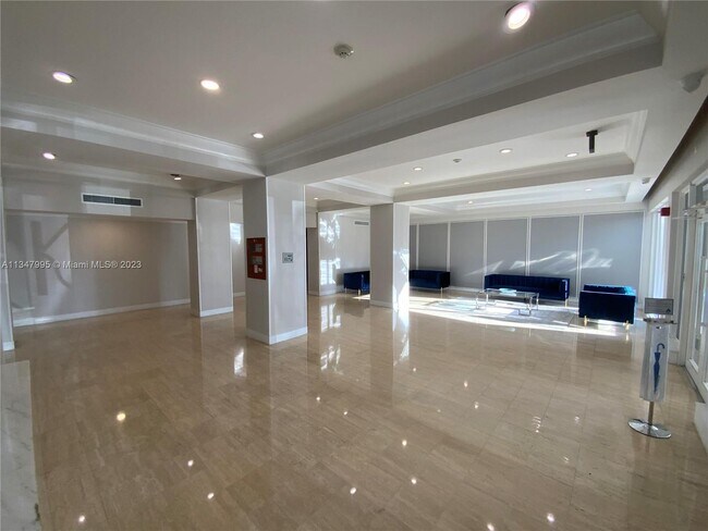 Foto del edificio - 1865 79th Street Causeway