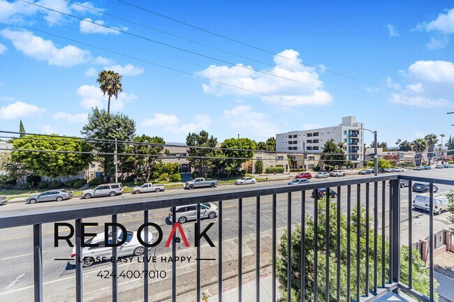 Foto del edificio - 8827 Van Nuys Blvd