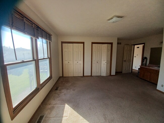 Building Photo - 4130 S 58th St