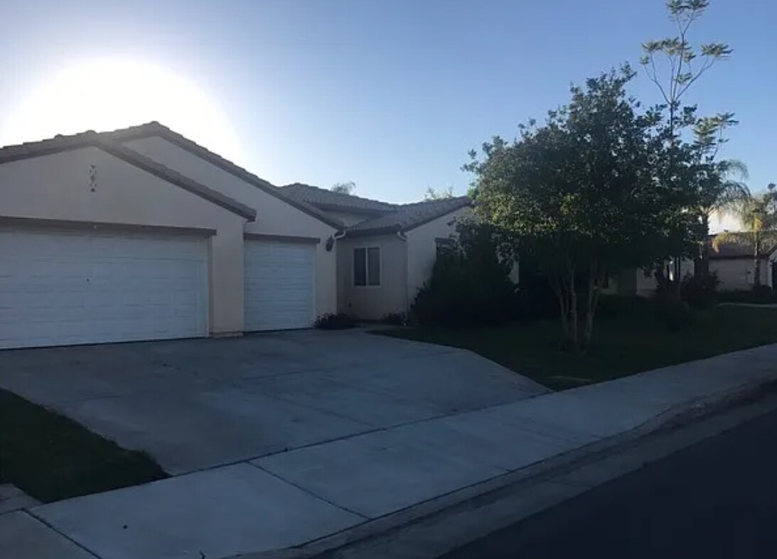 Primary Photo - 17719 Robusta Dr